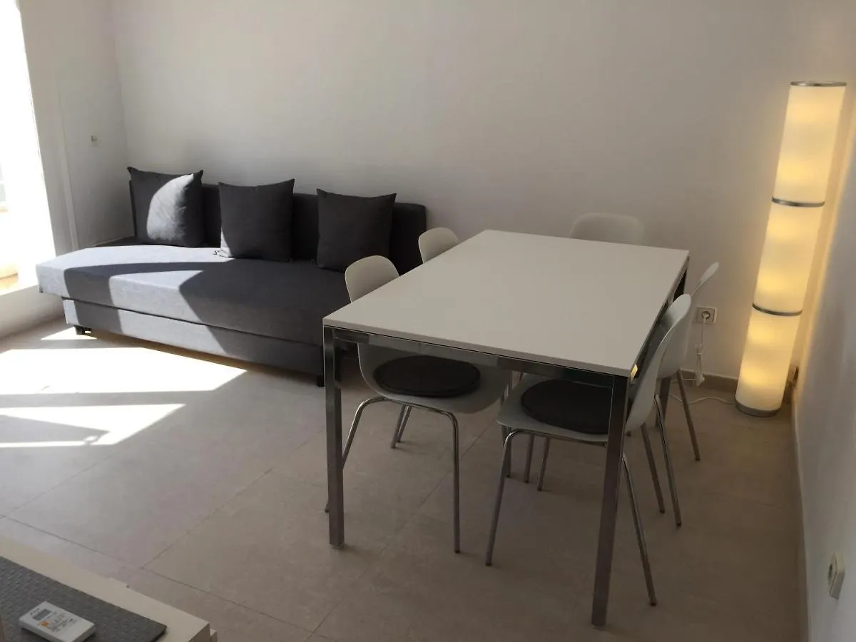 Apartamento Centrico Con 2 Habitaciones Y Wi-Fi レスタルティット 0*,  スペイン